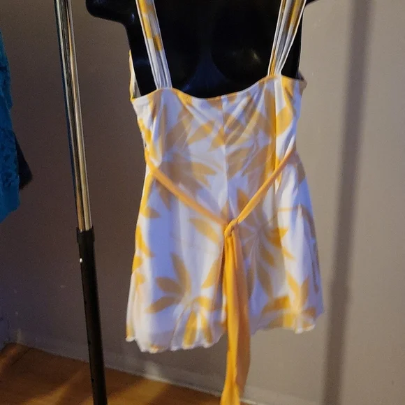 White Top with Yellow Floral Pattern - Picture 4 of 8